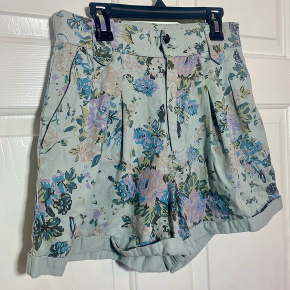 Urban Outfitters BDG Pleated Trouser Shorts Blue Floral 4  high waisted - Picture 5 of 6